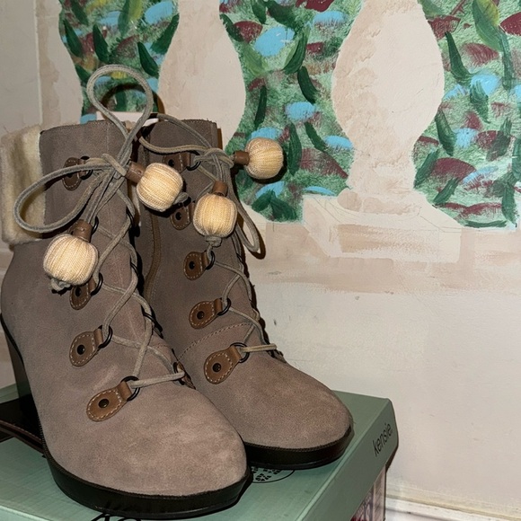 Cole Haan Shoes - BRAND NEW WINTER BOOTS NEVER WORN PLS BUYYYY